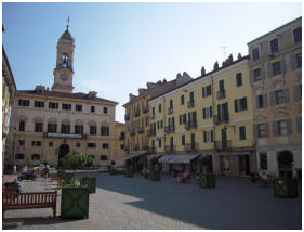 Ivrea. Plaza el municipio. Antonio Ibras